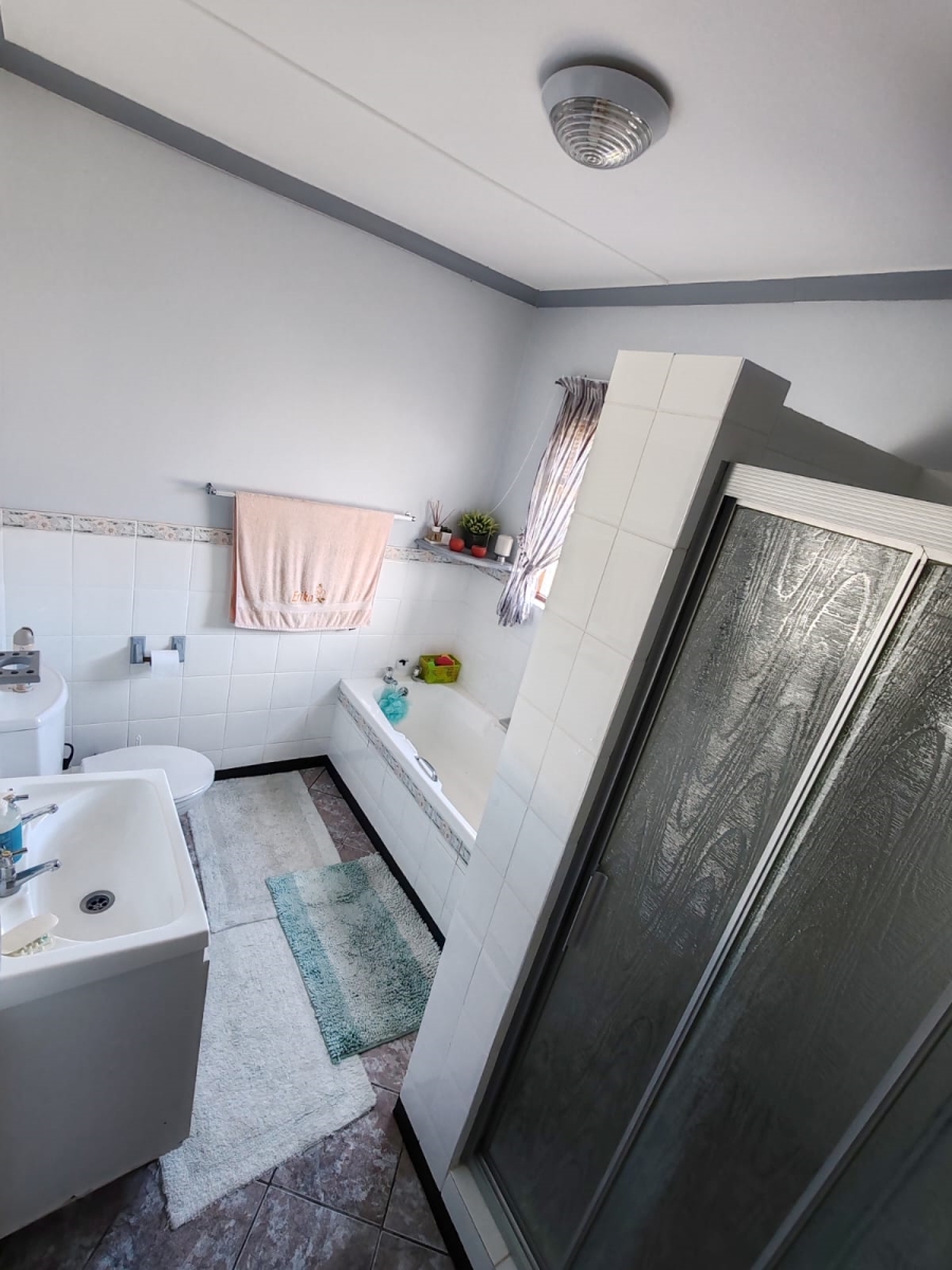 3 Bedroom Property for Sale in De Kelders Western Cape